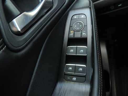 Used 2025 Nissan Rogue SL AWD/4WD image 25