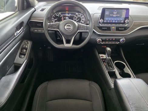 Used 2024 Nissan Altima 2.5 SV FWD image 11