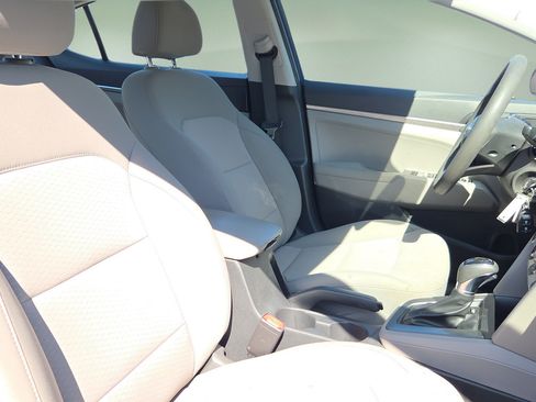 Used 2019 Hyundai Elantra SE FWD image 16