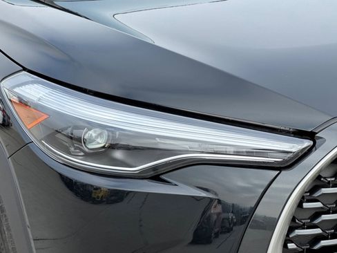 Certified 2025 Toyota Corolla Cross XLE image 9