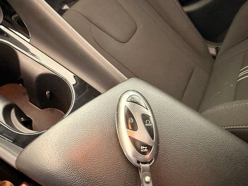 Used 2025 Hyundai Elantra SEL FWD image 28