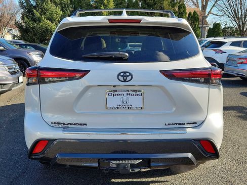 Used 2024 Toyota Highlander Limited image 5