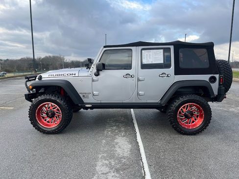 Used 2017 Jeep Wrangler Unlimited Rubicon w/ Connectivity Group image 23