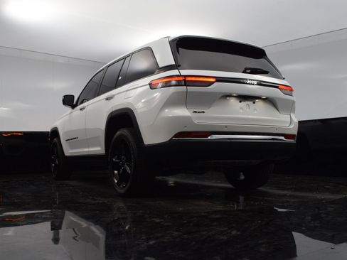 Used 2023 Jeep Grand Cherokee Altitude image 21