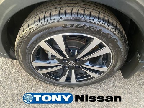 Used 2018 Nissan Kicks SR image 27