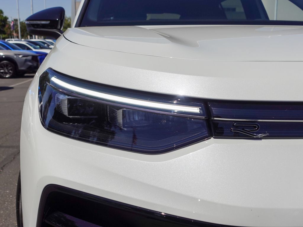 Certified 2026 Volkswagen Tiguan SE R-Line AWD/4WD image 5