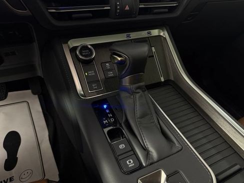 Used 2025 Lexus GX 550 w/ Accessory Package (2T) AWD/4WD image 29