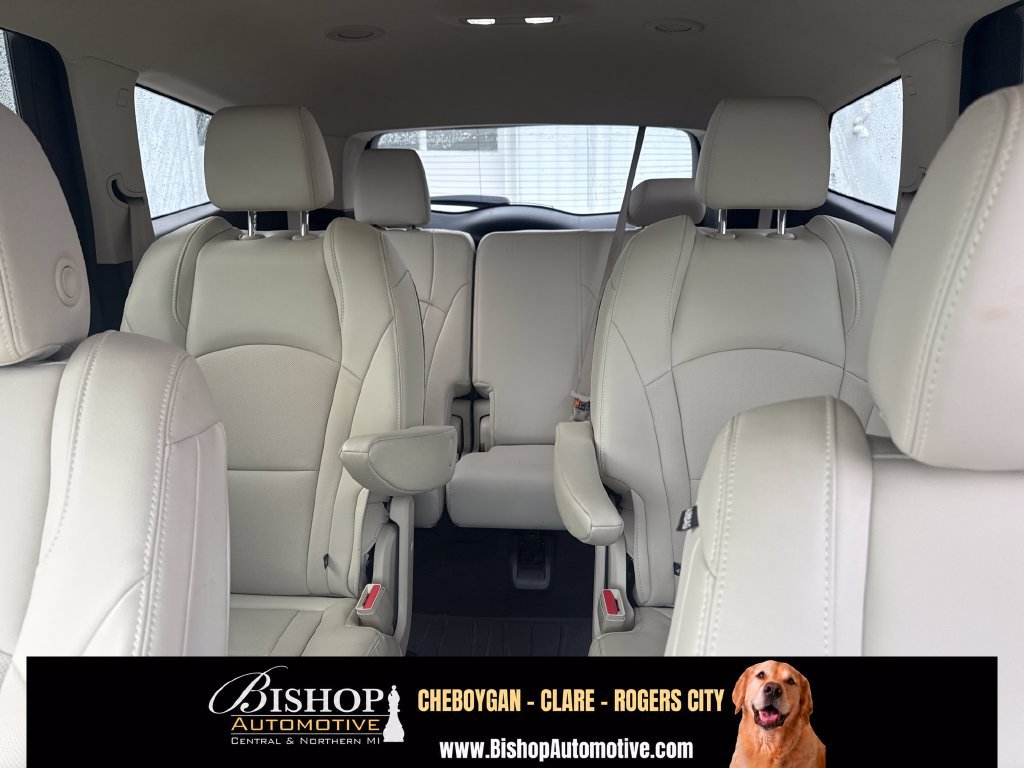 Used 2023 Buick Enclave Essence AWD/4WD image 6