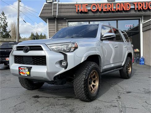 Used 2022 Toyota 4Runner SR5 Premium image 4
