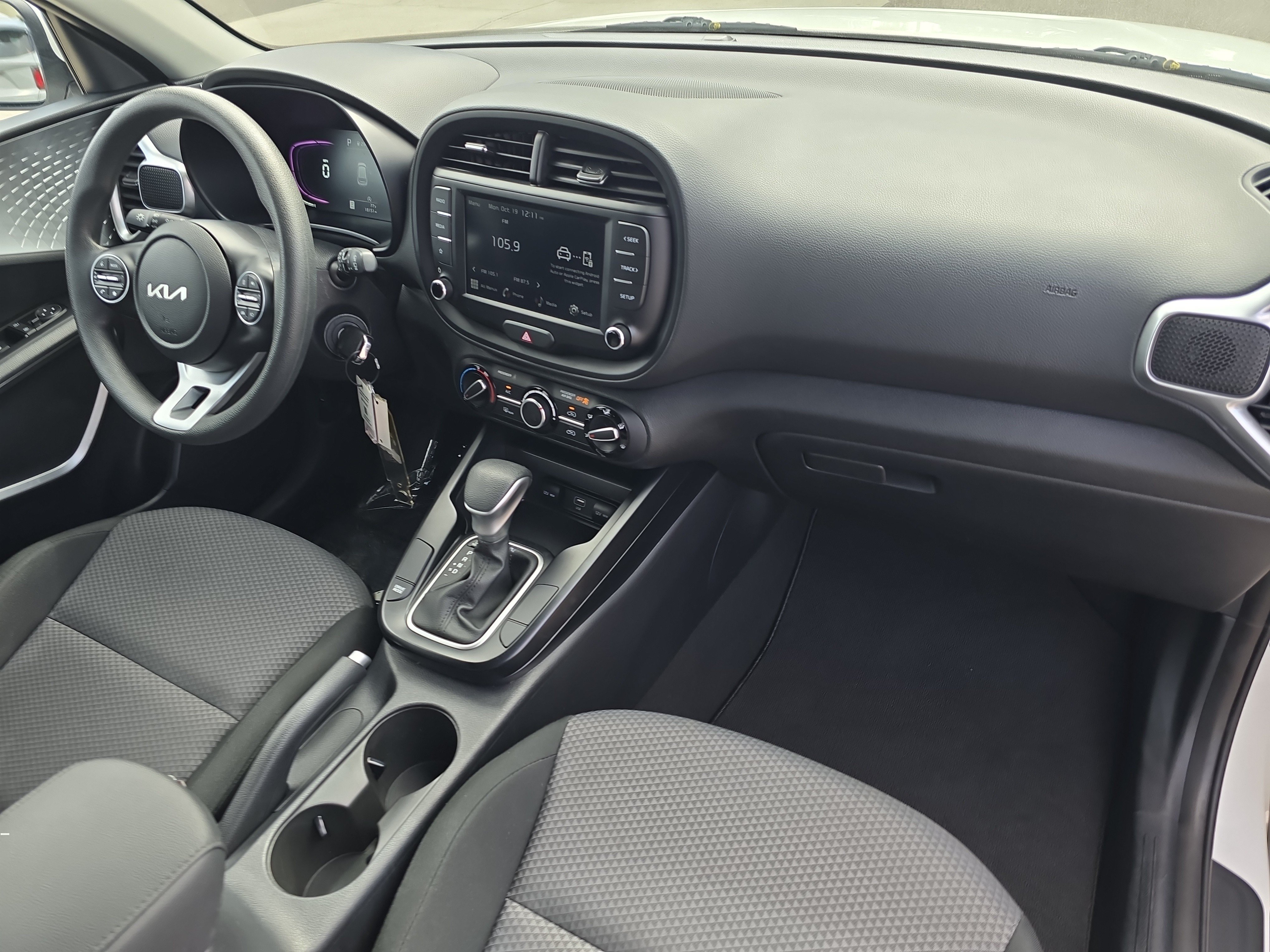 Certified 2025 Kia Soul LX w/ LX Technology Package FWD image 11