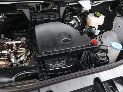 Used 2025 Mercedes-Benz Sprinter 2500 image 16
