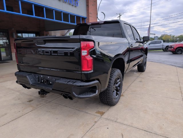 Used 2021 Chevrolet Silverado 1500 LT Trail Boss w/ Convenience Package II AWD/4WD image 9
