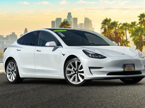 Used 2018 Tesla Model 3 Long Range image 2