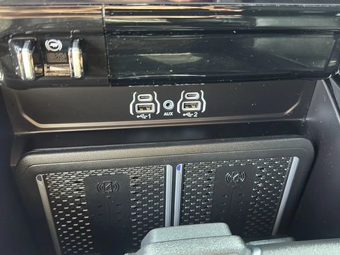 Used 2025 RAM 2500 Laramie AWD/4WD image 14