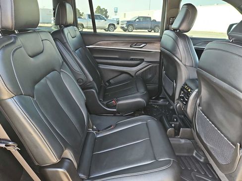 Used 2025 Jeep Grand Cherokee L Limited w/ Black Appearance Package RWD image 17