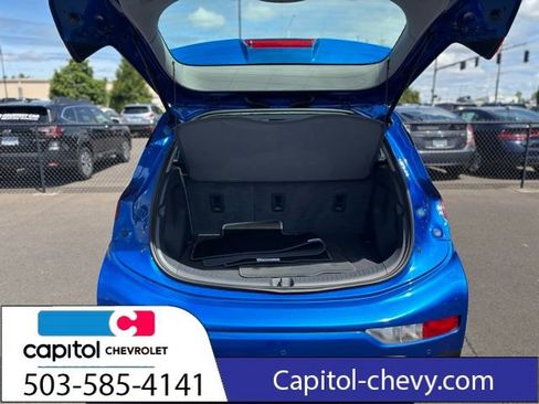 Used 2020 Chevrolet Bolt Premier w/ Infotainment Package FWD image 11