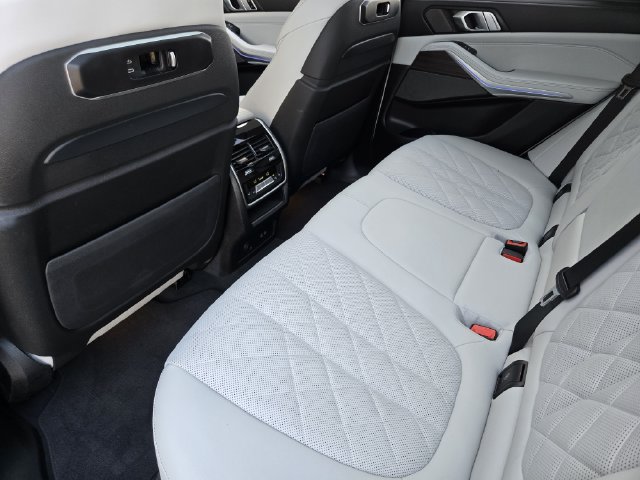 Used 2025 BMW X5 xDrive40i w/ Executive Package AWD/4WD image 22