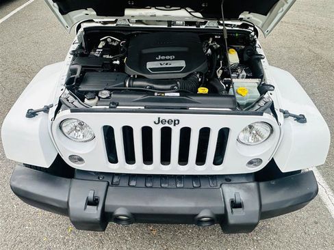 Used 2015 Jeep Wrangler Unlimited Sahara AWD/4WD image 4