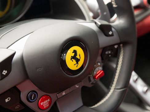 Used 2020 Ferrari 812 Superfast RWD image 10