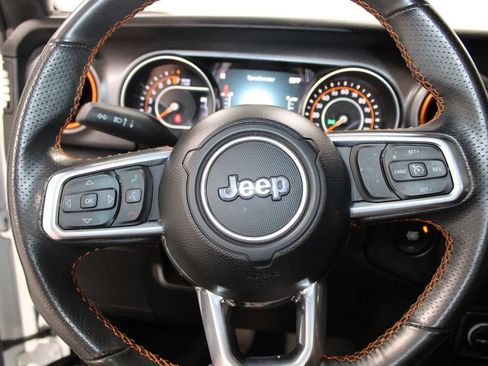 Used 2023 Jeep Gladiator Mojave AWD/4WD image 29