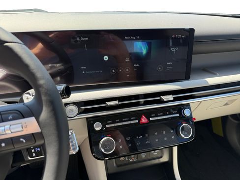 New 2025 Hyundai Tucson Limited image 12