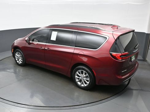 Used 2022 Chrysler Pacifica Touring-L AWD/4WD image 37