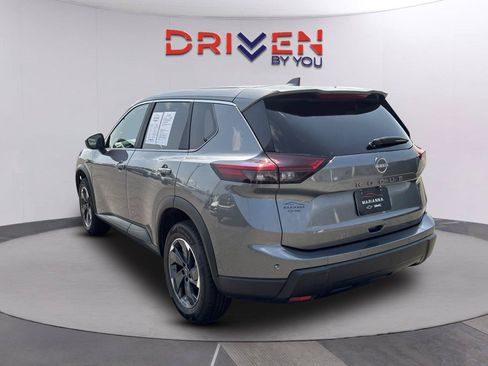 Used 2025 Nissan Rogue SV FWD image 6