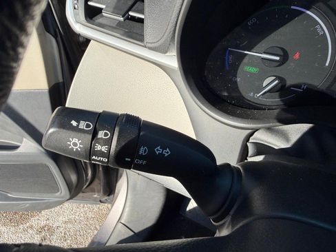 Used 2021 Toyota Sienna XLE image 24