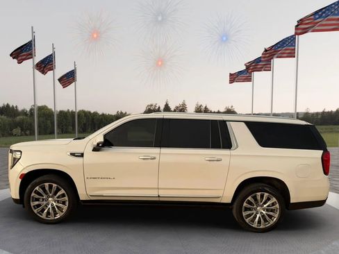 Used 2021 GMC Yukon XL Denali w/ Denali Premium Package image 11