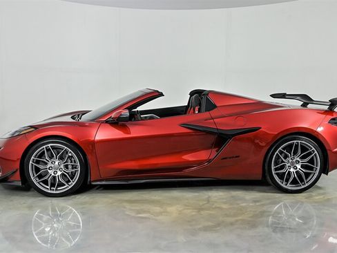 Used 2024 Chevrolet Corvette Z06 w/ Z07 Performance Package RWD image 8