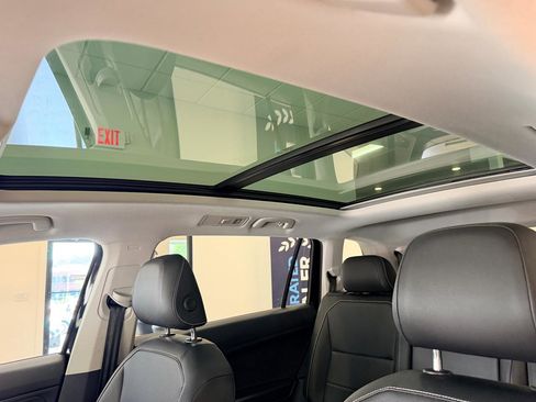 Used 2021 Volkswagen Tiguan SEL w/ 3-Row Tiguan MDO Package image 17