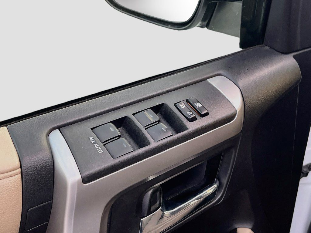Used 2018 Toyota 4Runner SR5 Premium AWD/4WD image 18