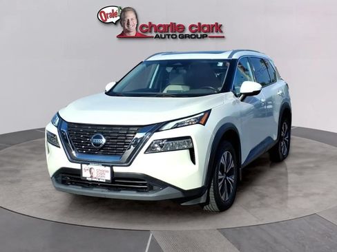 Used 2021 Nissan Rogue SV w/ Premium Package FWD image 2