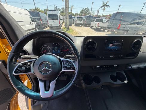 Used 2021 Mercedes-Benz Sprinter 2500 image 13