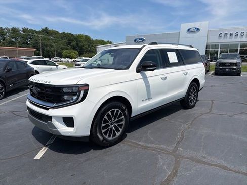 Used 2025 Ford Expedition Max Platinum AWD/4WD image 3