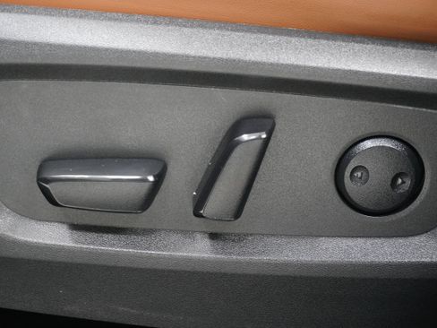Used 2023 Nissan Pathfinder Platinum FWD image 17