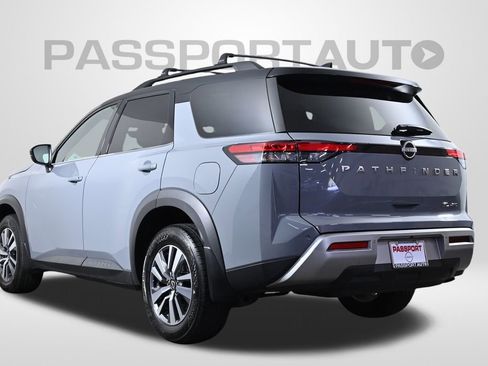 Certified 2024 Nissan Pathfinder SL image 6