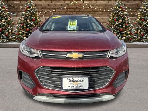 Used 2022 Chevrolet Trax LT w/ LT Convenience Package image 11