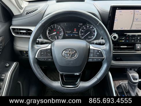 Used 2021 Toyota Highlander Platinum FWD image 27