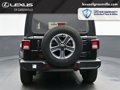 Used 2022 Jeep Wrangler Unlimited Sahara image 7