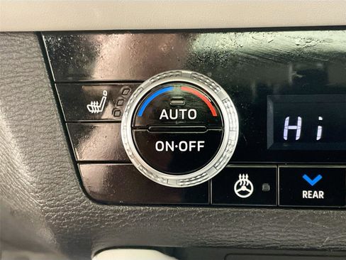 Used 2024 Mitsubishi Outlander SEL image 23