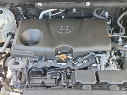 Used 2021 Toyota RAV4 XLE w/ Convenience Package FWD image 21