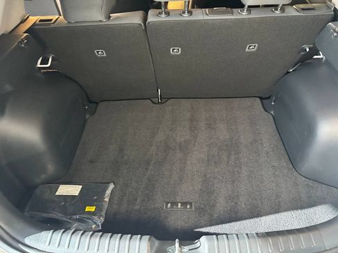 Used 2025 Kia Niro LX FWD image 21