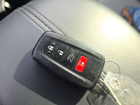 Used 2019 Toyota RAV4 XLE Premium FWD image 25