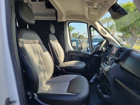 Used 2025 RAM ProMaster 3500 w/ Convenience Group FWD image 21