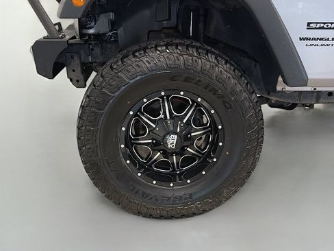 Used 2018 Jeep Wrangler Unlimited Sport S AWD/4WD image 28