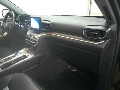 Used 2023 Ford Explorer XLT w/ Equipment Group 202A image 5
