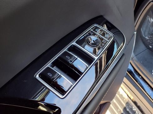 Used 2025 Cadillac Escalade V image 16