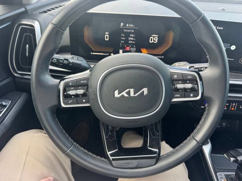 Used 2024 Kia Sorento EX w/ Panoramic Sunroof Package FWD image 18