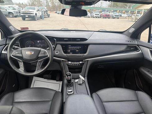 Used 2025 Cadillac XT5 Premium Luxury image 16